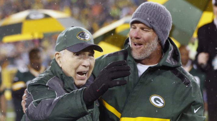 Brett Favre, right, stands with Bart Starr at a 2015 Green Bay Packers game