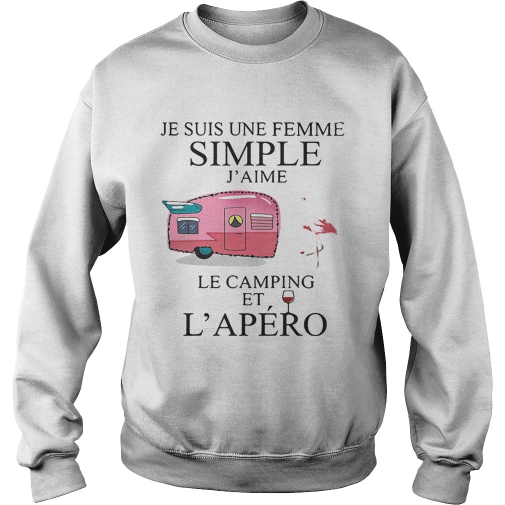 Flamingo Je suis une femme simple jaime le camping et lapero Sweatshirt