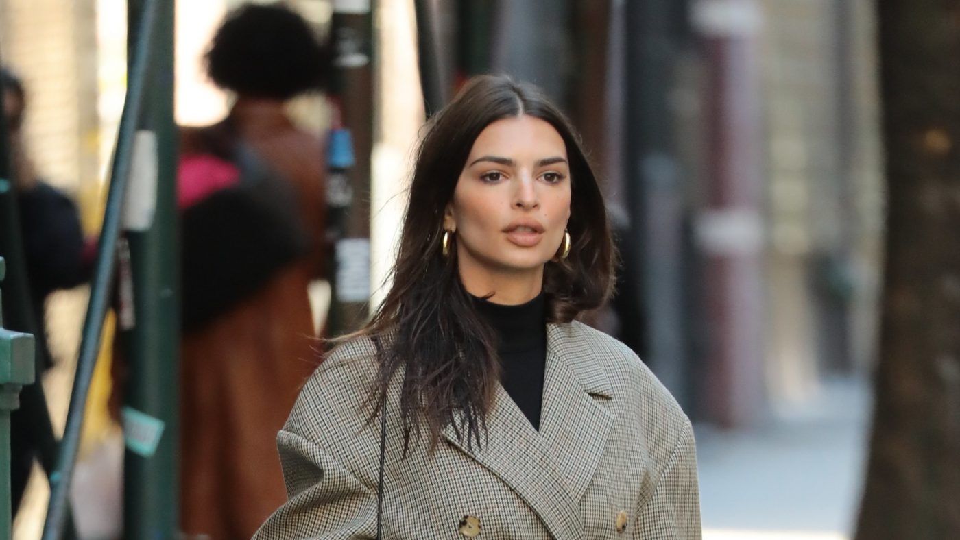 Emily Ratajkowski’s Latest Styling Trick Is the Key to Wearing an XXL Jacket