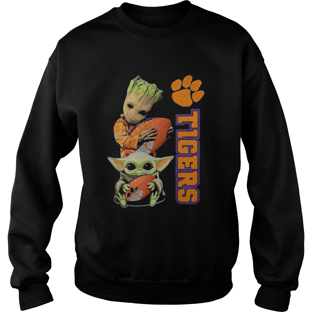 Baby Groot And Baby Yoda Hug Clemson Tigers Sweatshirt