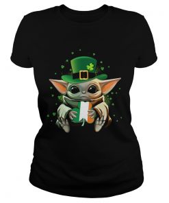 Baby Yoda Hug St Patricks Day  Classic Ladies