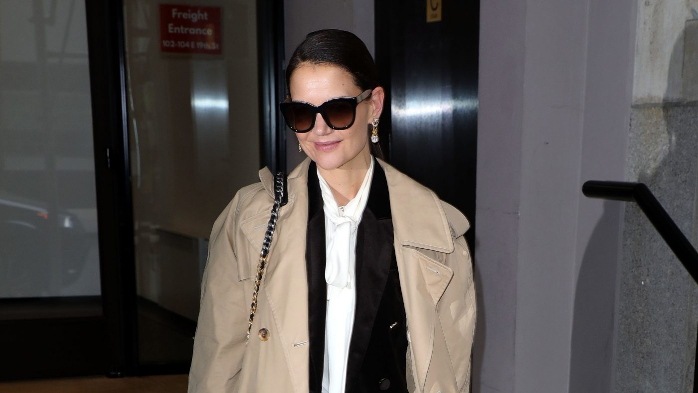 Katie Holmes Brings the Boyfriend Jean to the Front Row