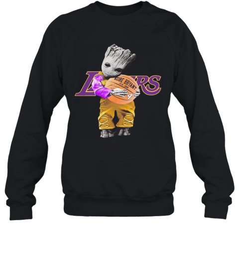 BABY GROOT LAKERS HUG KOBE BRYANT BASKETBALL SIGNATURE T-Shirt Unisex Sweatshirt