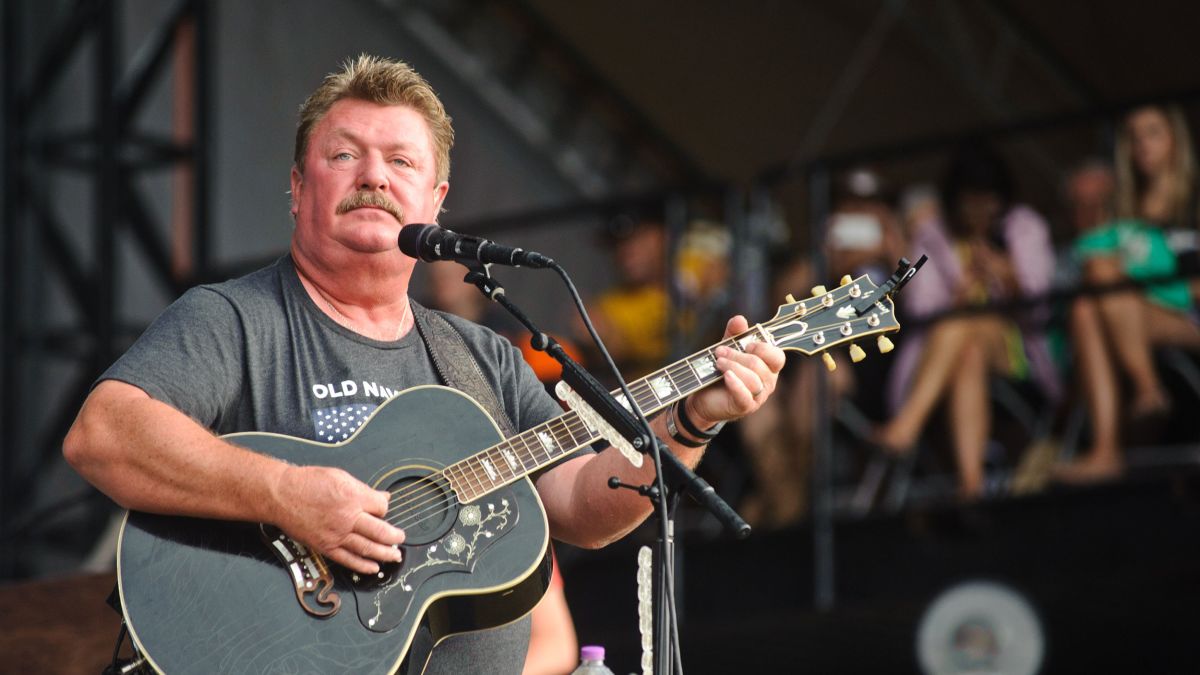 Country music star Joe Diffie dies of complications from coronavirus