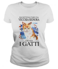 Mai Sottovalutare Una Vecchia Signora Ghe Ama I Gatti  Classic Ladies