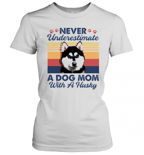 Never Underestimate A Dog Mom With A Husky Vintage T-Shirt Classic Women's T-shirt