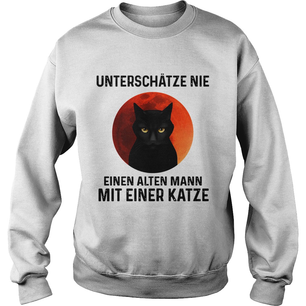 Black cat unterschatze nie einen alten mann mit einer katze Sweatshirt