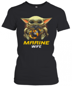 Star Wars Baby Yoda Hug United States Marine Wife T-Shirt Classic Women's T-shirt