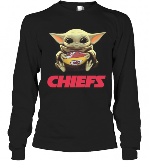 Baby Yoda Hug Kansas City Chiefs Football T-Shirt Long Sleeved T-shirt 