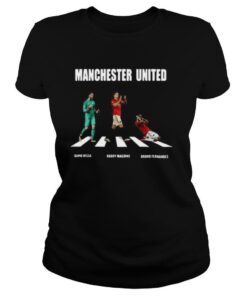 Manchester united players crossing the line shirt