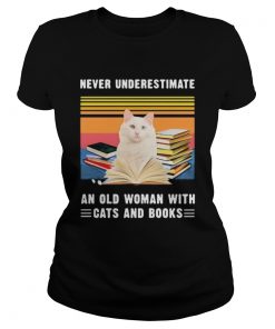 NEVER UNDERESTIMATE AN OLD WOMAN WITH CATS AND BOOKS TURKISH VAN CAT VINTAGE RETRO  Classic Ladies