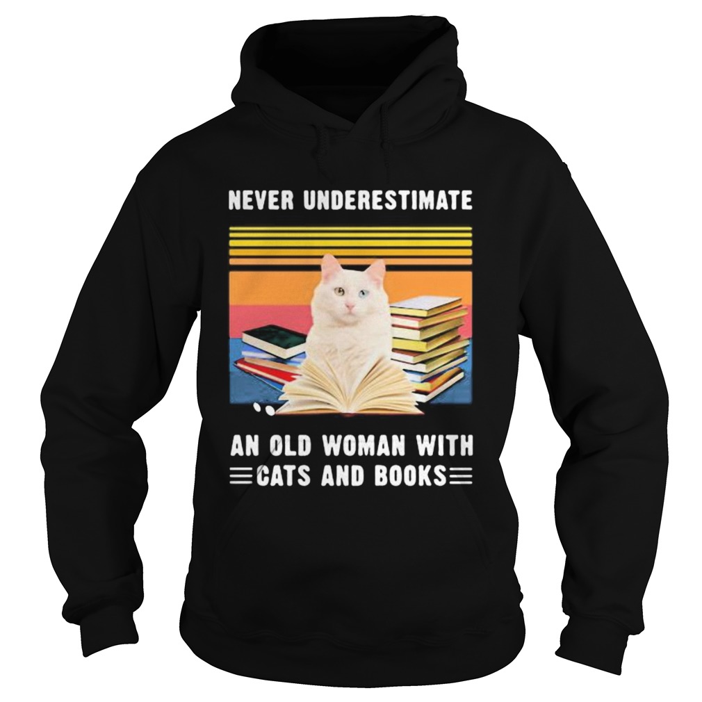 NEVER UNDERESTIMATE AN OLD WOMAN WITH CATS AND BOOKS TURKISH VAN CAT VINTAGE RETRO  Hoodie