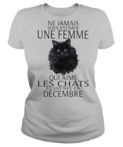 Ne jamais sous estimers une femme qui aime les chats et est nee en decembre shirt