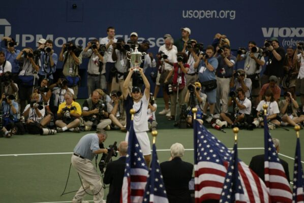 Andy Roddick lifts the trophy in 2003