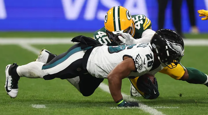 Philadelphia Eagles running back Saquon Barkley (26) is tackled by Green Bay Packers linebacker Eric Wilson (45) during the first half of a game Friday, Sept. 6, 2024, at the Neo Quimica Arena in Sao Paulo.