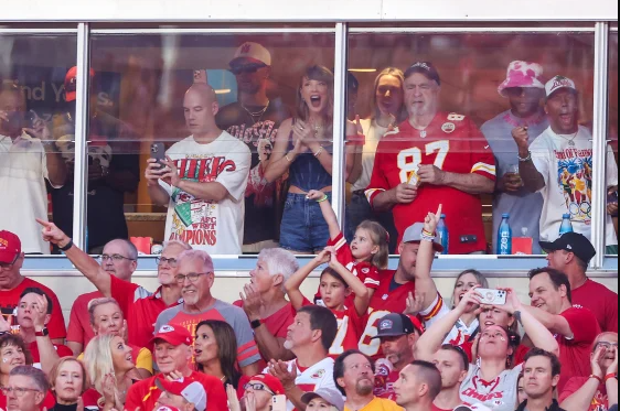 Taylor Swift cheers on Travis Kelce while seated next to his dad, Ed Kelce, on Sept. 5.