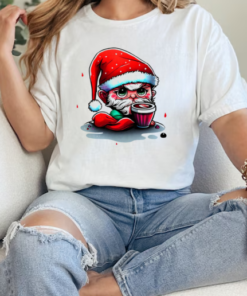 Humorous Cartoon Character with Santa Hats and Alcoholic Drink T-Shirt Classic Women's T-shirt