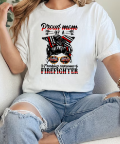 Proud Mom Of A Freaking Awesome Firefighter T-Shirt Classic Women's T-shirt