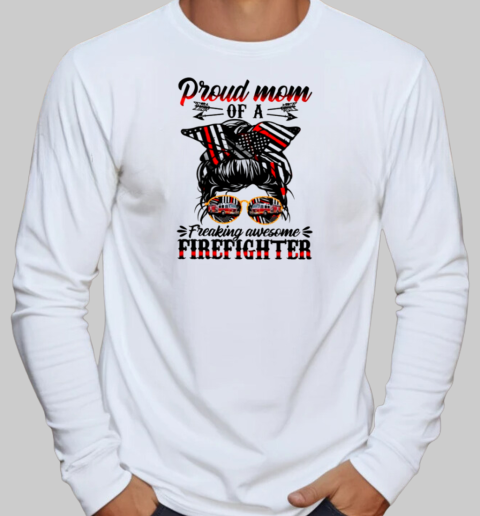 Proud Mom Of A Freaking Awesome Firefighter T-Shirt Long Sleeved T-shirt 